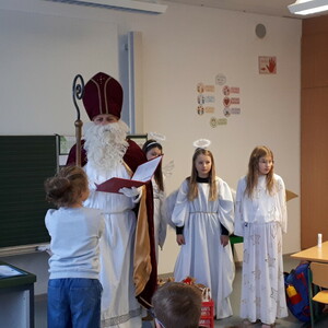 Nikolausbesuch an der Doktor-Eisenbarth-Grundschule
